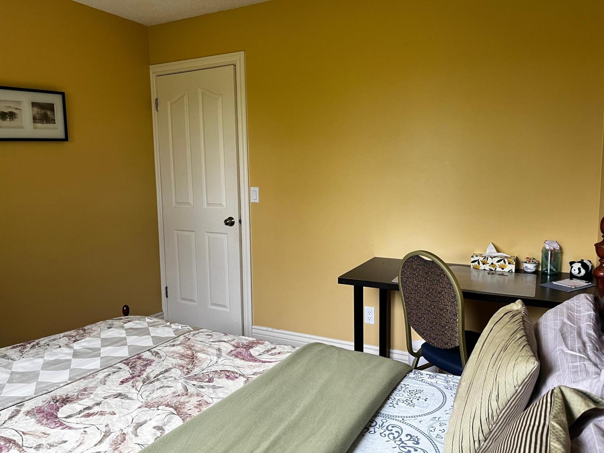Biddington Private Close Airport! Homestay Calgary